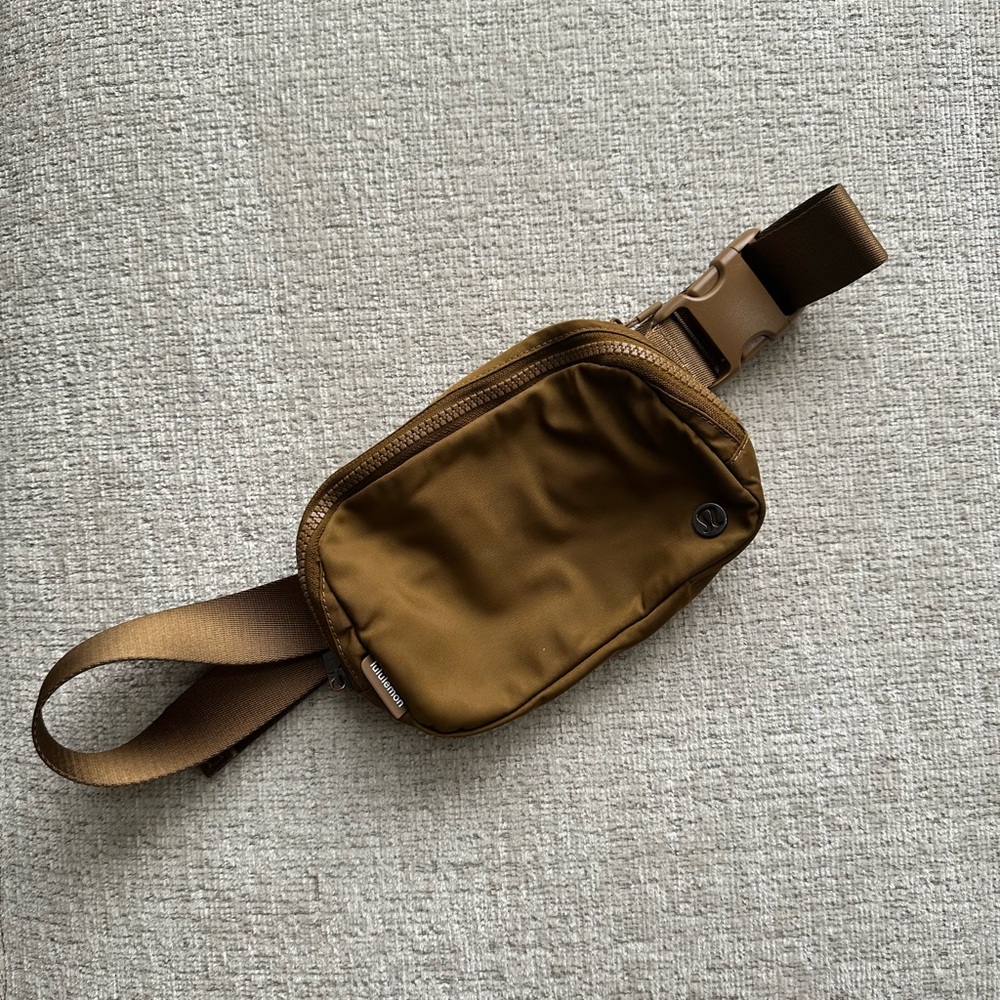 Lululemon fanny pack worn twice